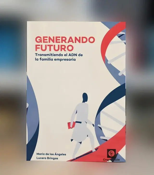 Orgullosa de mi obra 'Generando Futuro', un libro que comparte ideas y experiencias para impulsar a las empresas familiares hacia el éxito sostenible.